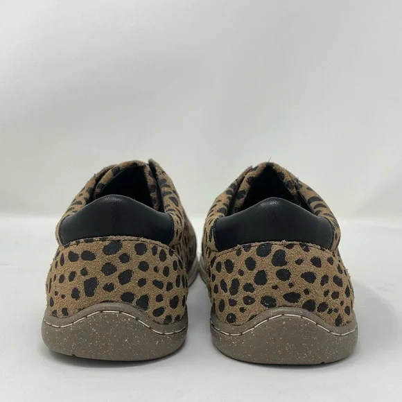 Chocolat Blu Women’s Flats Size 6.5 (Floor Model) - Picture 2 of 3